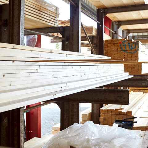 rwg-wesermarsch-baustoffhandel-innenausbau-lager-holzlatten-02