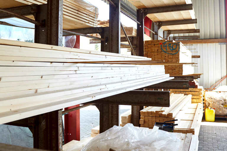 rwg-wesermarsch-baustoffhandel-innenausbau-lager-holzlatten-02