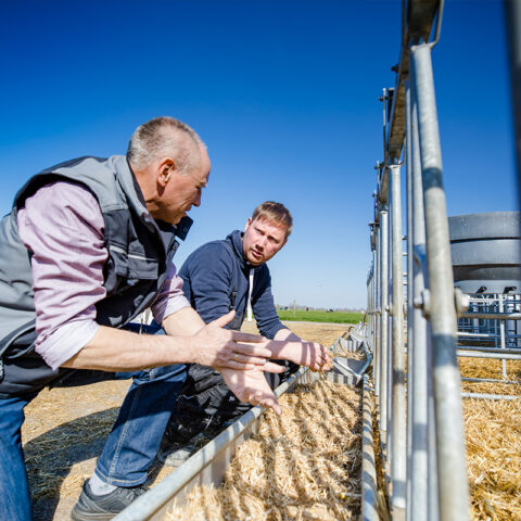 rwg-wesermarsch-futtermittel-mitarbeiter-01