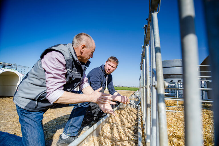 rwg-wesermarsch-futtermittel-mitarbeiter-01