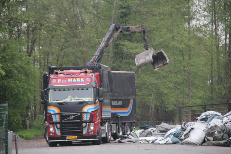 RWG Wesermarsch_Folienentsorgung_LKW mit Kran
